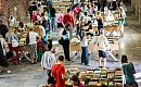 Kiermasz książek w bibliotece. Kup książke za złotówkę